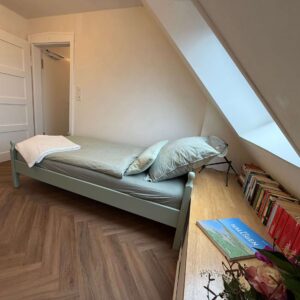 schlafzimmer-ferienwohnung-hallig-oland