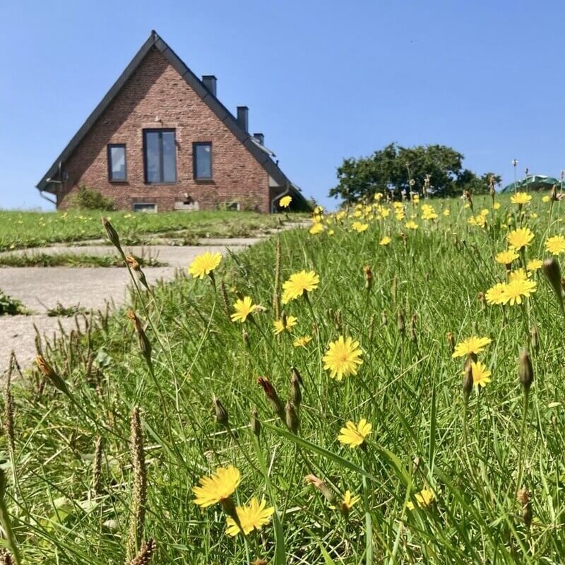 hallig-oland-langhaus-aussichtsreich-von-aussen